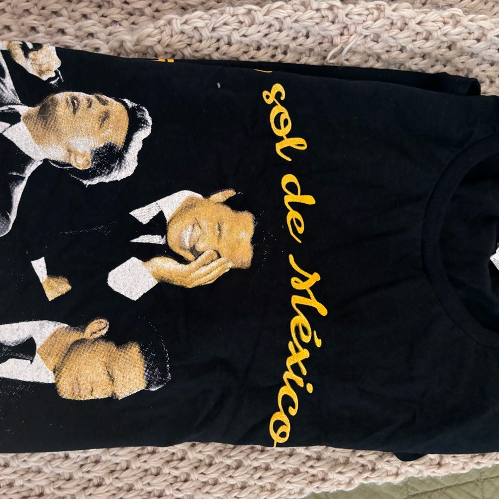 Fruit of the Loom Black Tee with Yellow Design